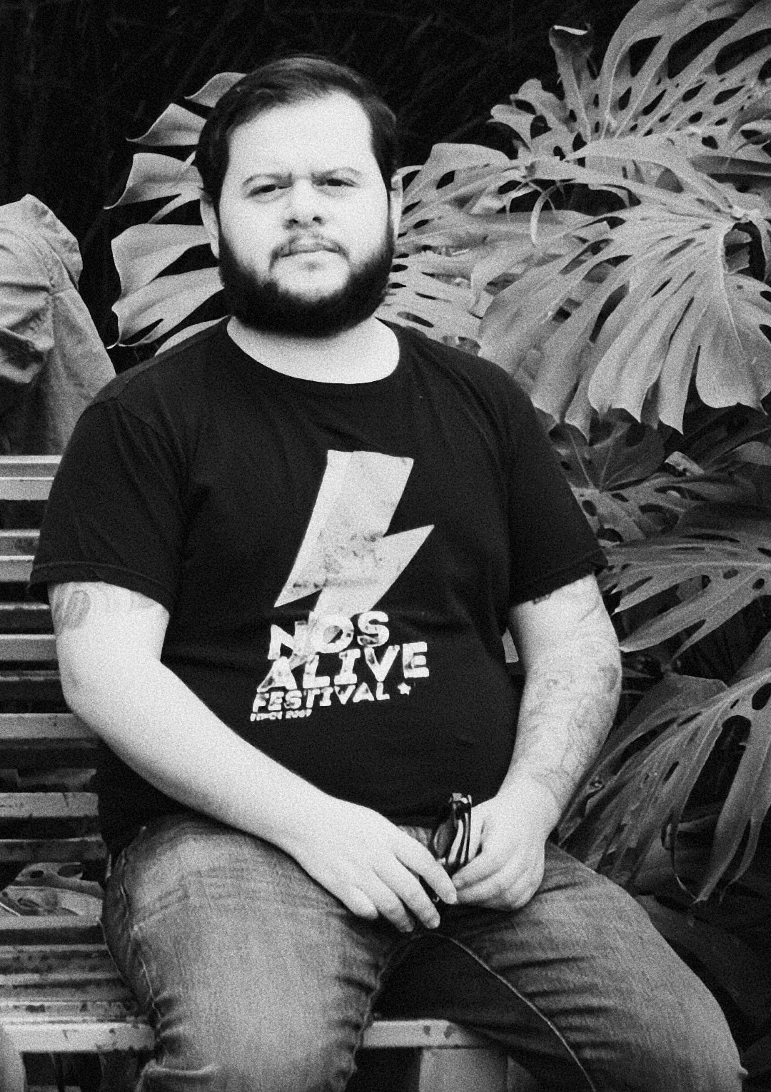 TAVO QUIRÓS LEAVES