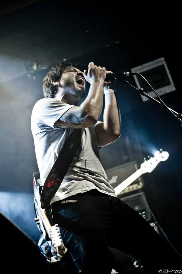 ROBERT BARTLETT LEAVES FOR EUROPE, FORMS THE BAND DEAR DEVIL
