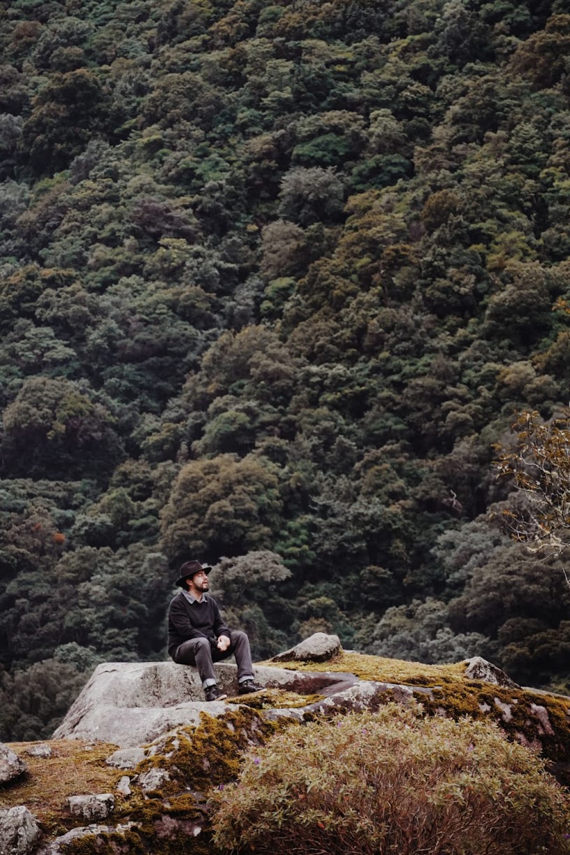 JACOBO MAKING MAGIC AT THE SHOOT