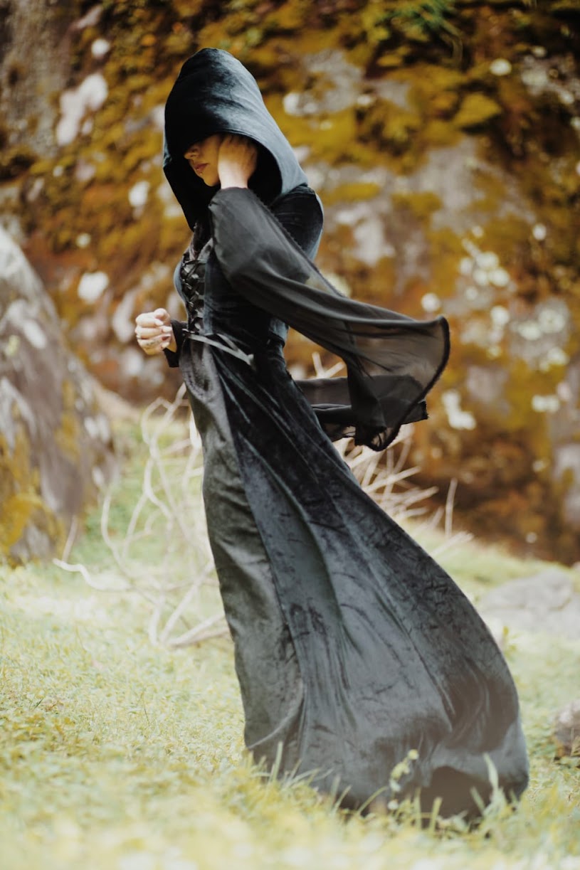LIN RIVERA DOING HER OWN PHOTOSHOOT AT THE VIDEOS LOCATION